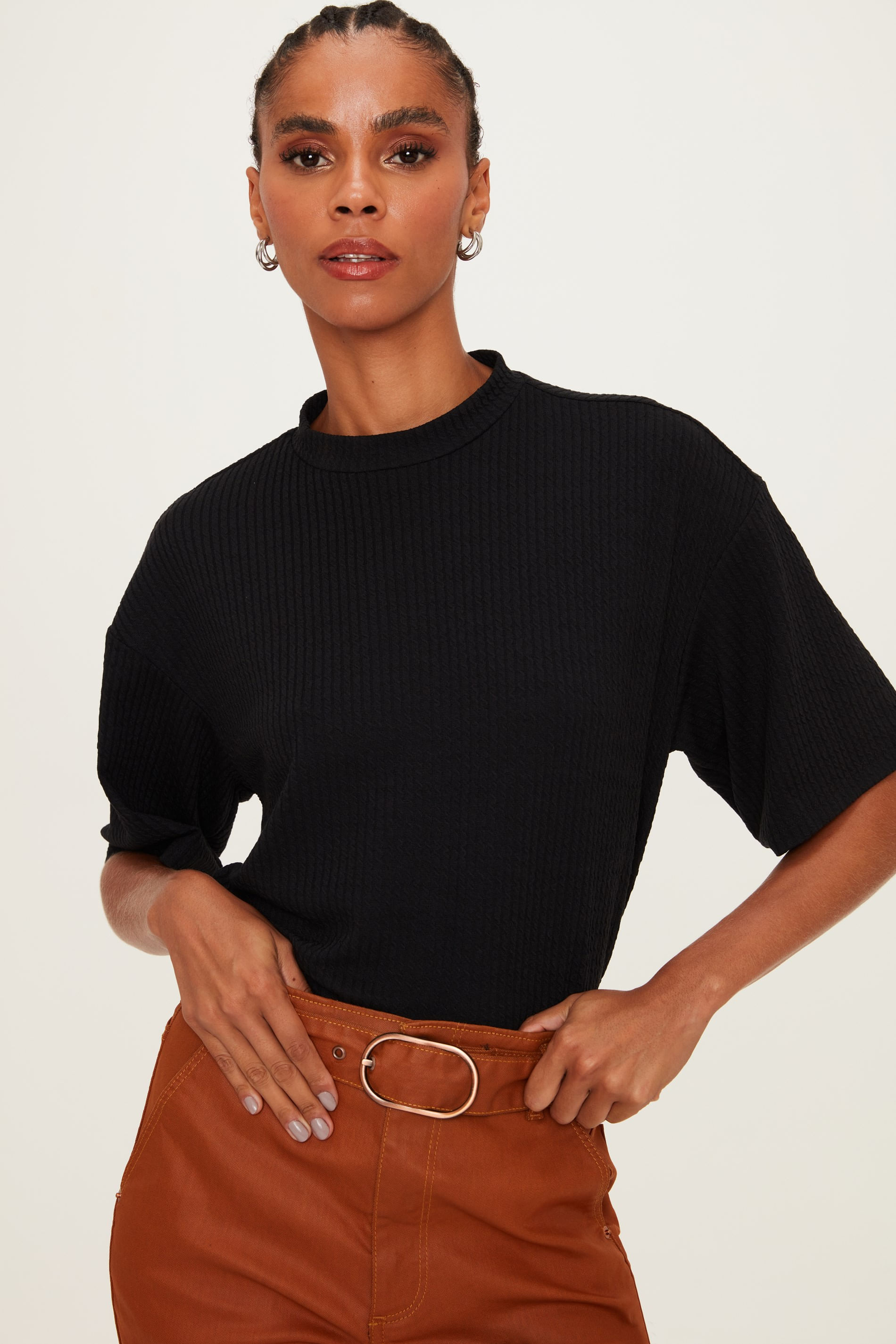 Blusa Boxy Solta com Gola Alta